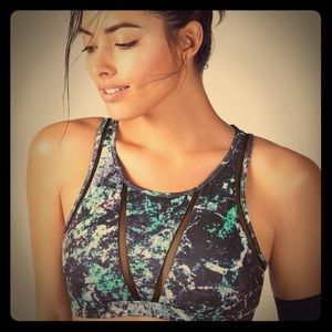 Fabletics Milda sports bra, HOLE-Y MOLEY, NWT